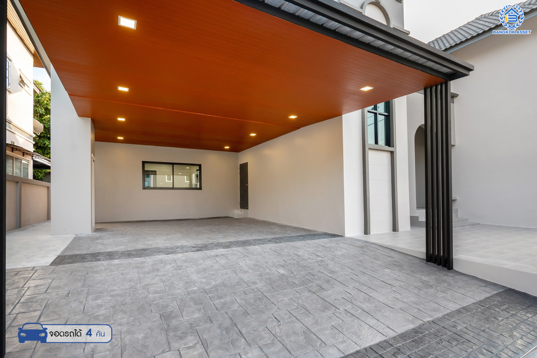 บ้านมือสองตกแต่งใหม่ ม.กฤษดานคร20 ปิ่นเกล้า-ติดถนนบรมราชชนนี เนื้อที่ 92.7 ตร.ว. บ้านเดี่ยวหลังใหญ่ ตกแต่งสุดหรูดีไซน์ยุโรป พร้อมฟังก์ชัน 3 ห้องนอน 4 ห้องน้ำ 1 ห้องอเนกประสงค์ 1 ห้องแม่บ้าน จอดรถได้ 4 คัน บนทำเลเชื่อมต่อเมืองอย่างรวดเร็ว ใกล้ทางคู่ขนานลอยฟ้าบรมราชชนนี ทางด่วน "กาญจนาภิเษก" ม.มหิดล และเซ็นทรัลปิ่นเกล้า